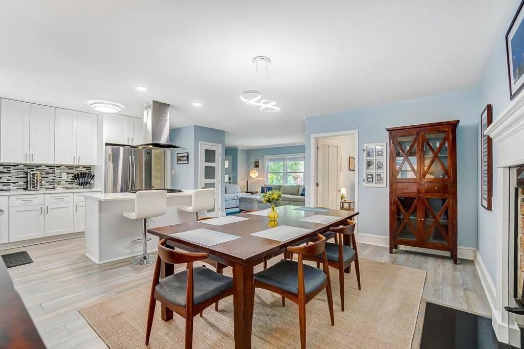 Poolside Bungalow With Fire Pit Fun And King Suite Charlotte Bagian luar foto