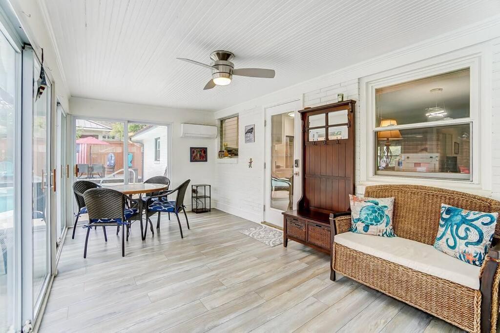Poolside Bungalow With Fire Pit Fun And King Suite Charlotte Bagian luar foto