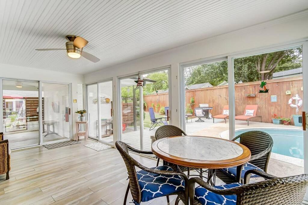 Poolside Bungalow With Fire Pit Fun And King Suite Charlotte Bagian luar foto