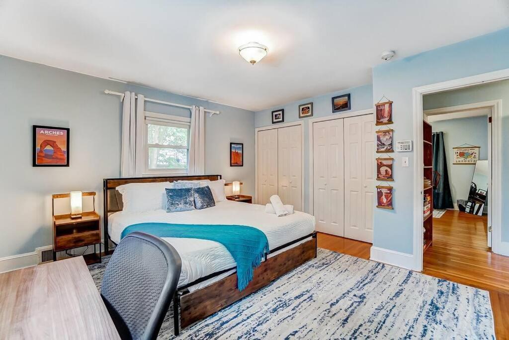 Poolside Bungalow With Fire Pit Fun And King Suite Charlotte Bagian luar foto