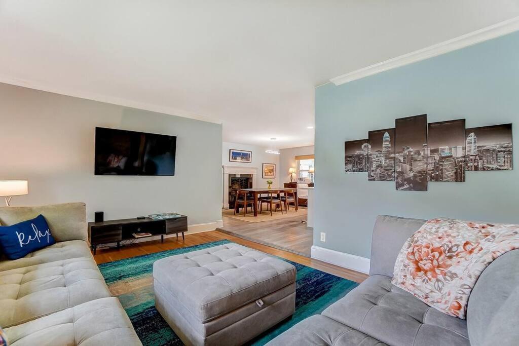 Poolside Bungalow With Fire Pit Fun And King Suite Charlotte Bagian luar foto